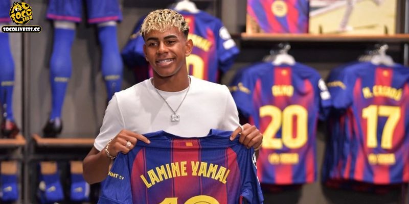 Số 10 của Barca là cầu thủ trẻ nhất từng vô địch Euro